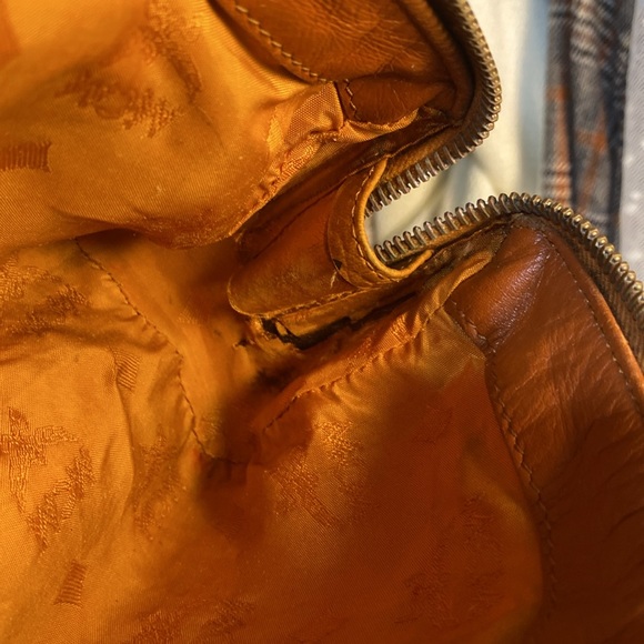 Mcm mini Boston- Germany -Authentic ✅Well used condition -firm in price . - Picture 13 of 16